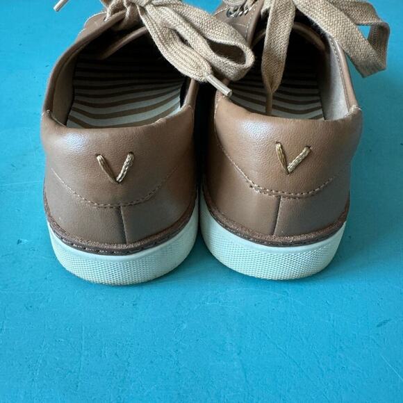 Leather Vionic Sneakers, size 6 womens - Picture 2 of 8